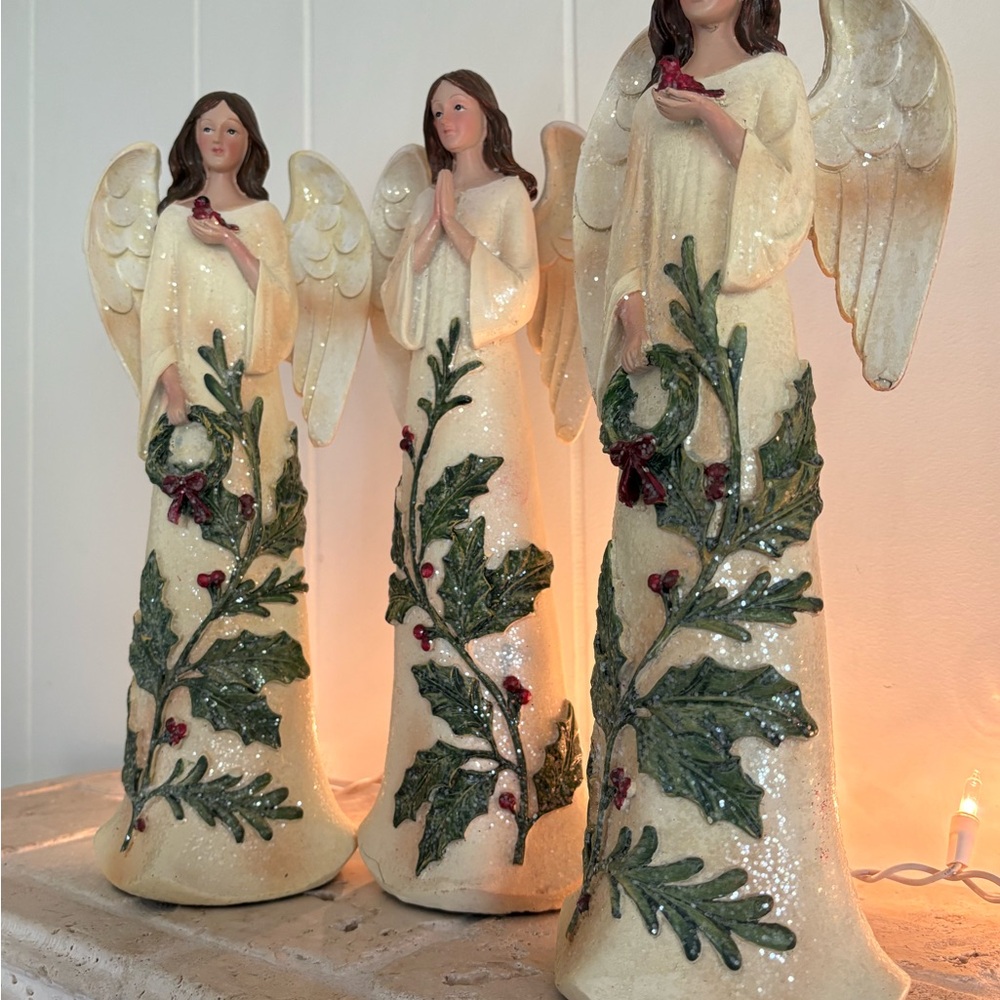 LOT of 3 Cream Angel Figurines with Holly Details - Picture 6 of 14
